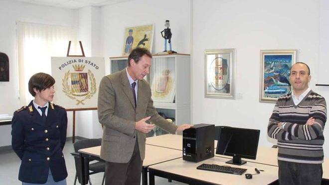 Il sindacato Ugl compra un pc per la polizia