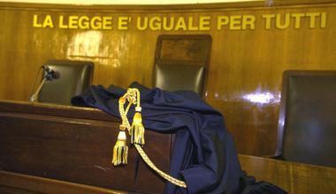 Truffa e millantato credito Condannato un geometra 