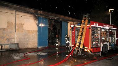Incendio in un magazzino di strumenti musicali