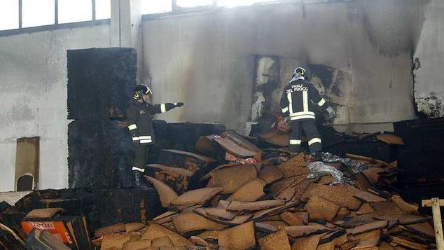 Quelle fiamme nel sugherificio