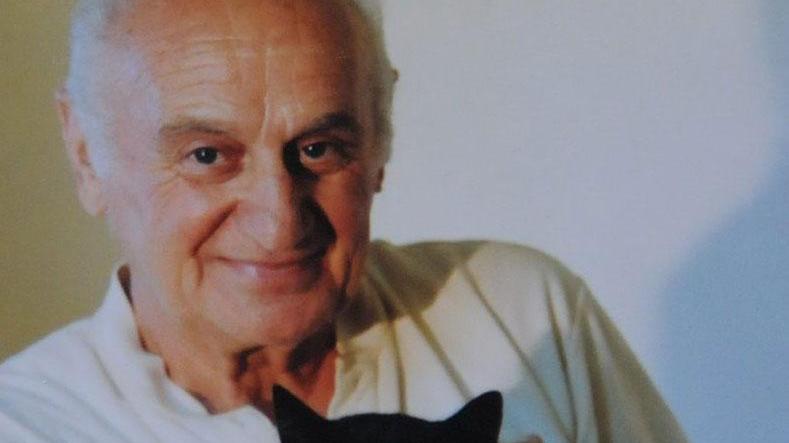 Trova la casa devastata dai ladri pensionato si accascia e muore