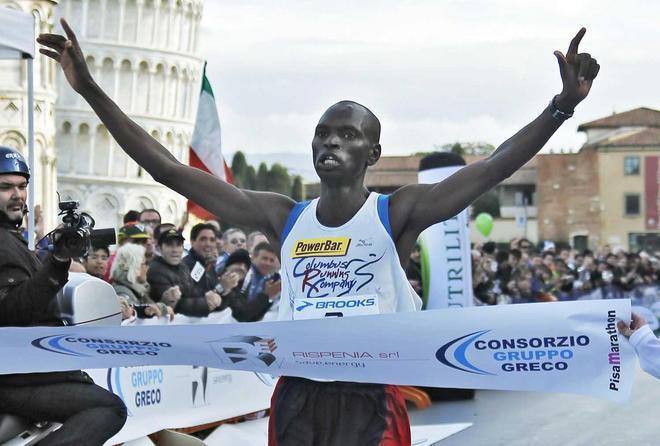 Pisa Marathon, il keniano Jason Lokwatom vince e fissa il record del nuovo percorso: 2h19'45" 