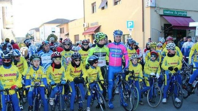 Oltre 200 bimbi a pedalare con Ulissi