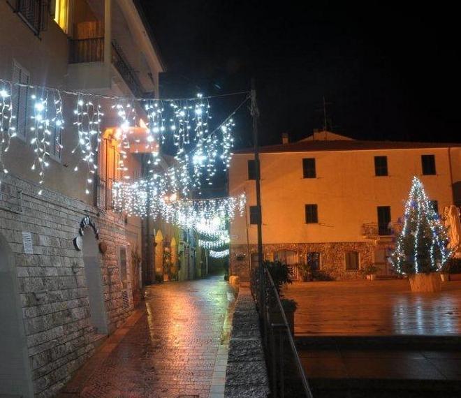 Luminarie, Talamone anticipa tutti