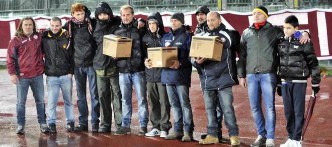 Donati tre defibrillatori dai ragazzi della Curva nord