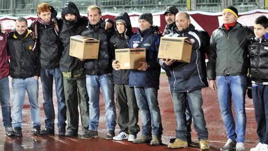Donati tre defibrillatori dai ragazzi della Curva nord