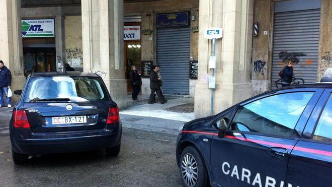 Rapina in una gioielleria di largo Duomo: spintonata la titolare