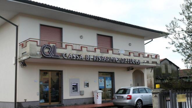 Colpo in banca armati di trincetto