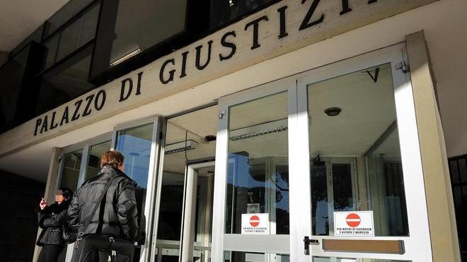Fucecchiese scaraventato giù dalle scale dall’inquilino
