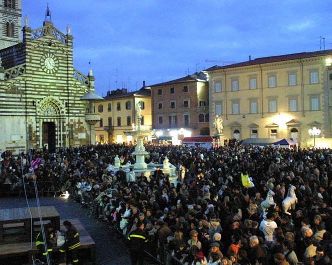 Musica e immagini in piazza Duomo per brindare al nuovo anno 