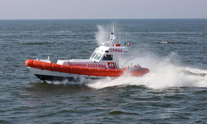 Peschereccio rischia naufragio di fronte al porto Viareggio 