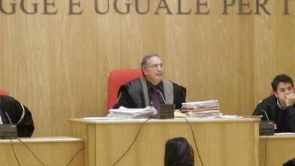 «Mi accusa di violenza, ma vuole i soldi»