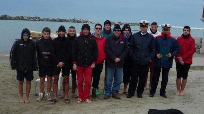 Tuffo nel gelo per i nuovi bagnini, al via un altro corso
