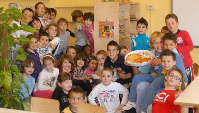 Caramelle, giocattoli, albero e stella