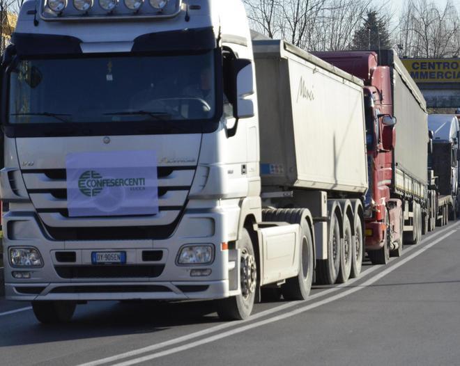 Prorogato fino al 13 gennaio il divieto anti Tir in viale Europa 
