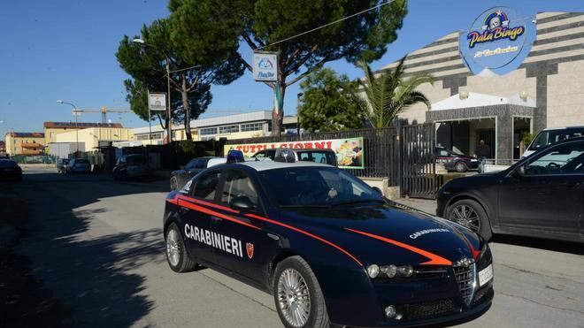 Rapina al Palabingo, cassiere minacciato con la pistola