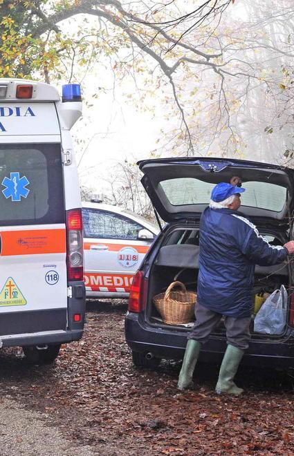 Anziano rischia la morte nel bosco 