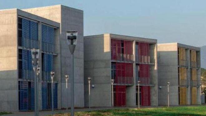 Polo scolastico al taglio del nastro