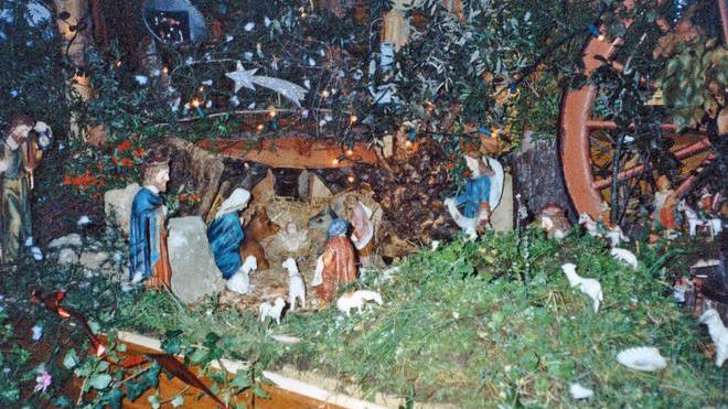 Presepe di Forgione, borraccina del bosco e statuine artigianali
