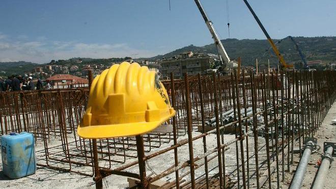 Cantieri edili, quasi la metà fuori legge