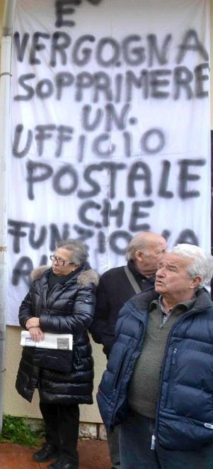La rivolta di Valdicastello «Poste chiuse? Un’offesa»