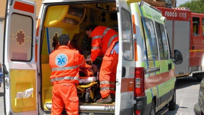 Far West in un bar di Avenza, due all’ospedale