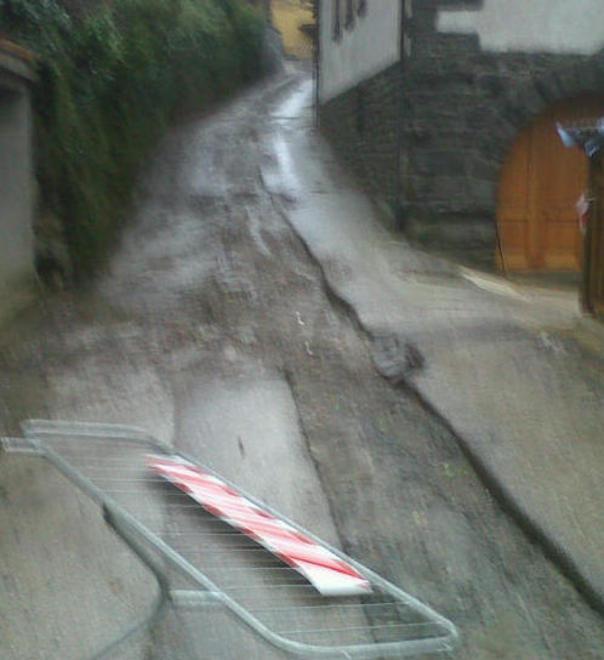 Cantiere di Estra rende via Storaia impraticabile 