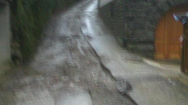 Cantiere di Estra rende via Storaia impraticabile