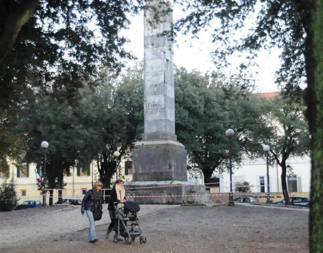Viene messo in sicurezza il monumento ai Caduti
