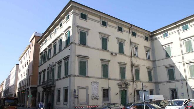 Il Palazzo del Picchetto resta abbandonato