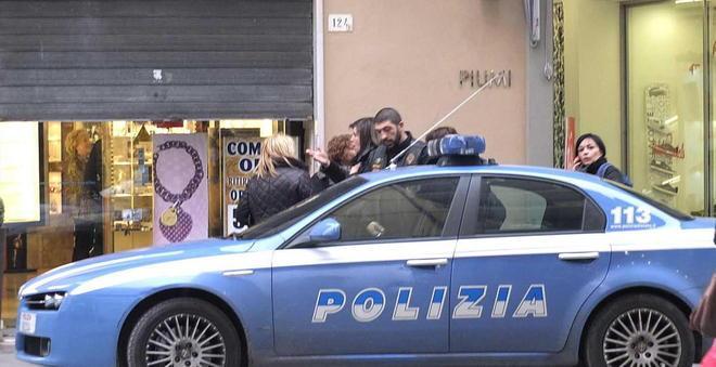 Rapinata una gioielleria in corso Italia 