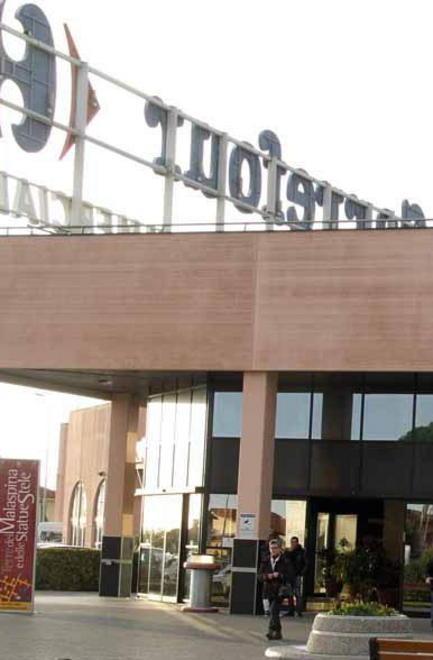 Folla al centro commerciale Mare Monti 