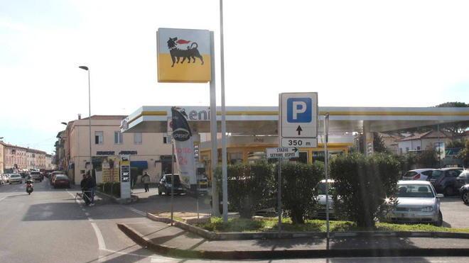 Furto al distributore, due scappano con 10mila euro