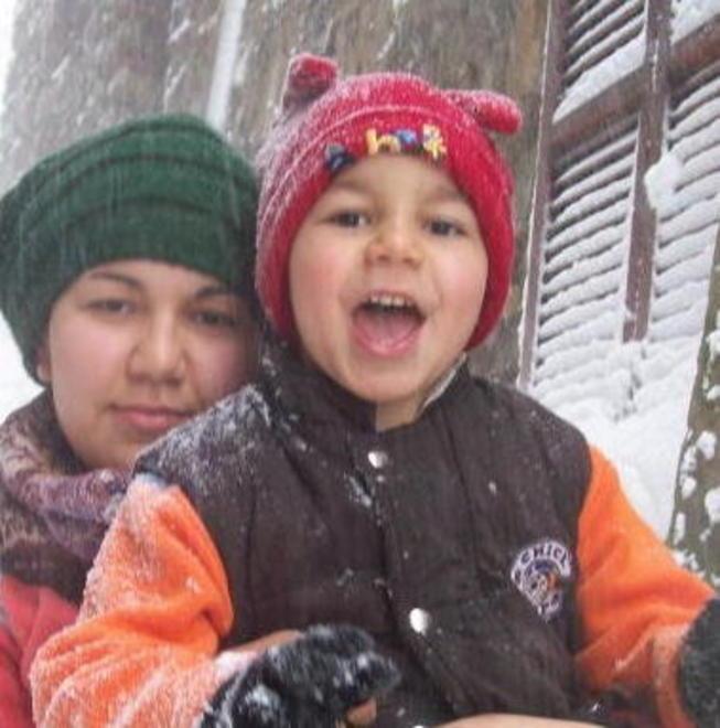 Morì in piscina, sotto processo il padre. Non avrebbe sorvegliato il piccolo di cinque anni 