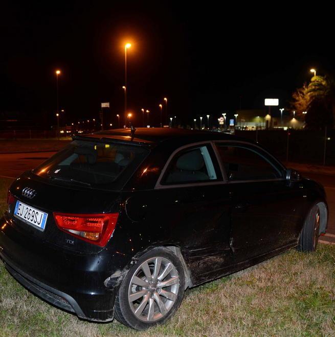 Speronato, va fuori strada l’auto pirata si dilegua 