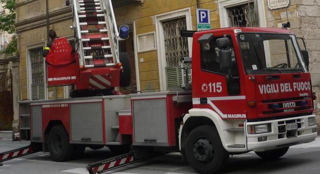 Brucia canna fumaria terrore per 2 donne