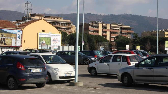 Marocchino gambizzato nel parcheggio di via Nenni