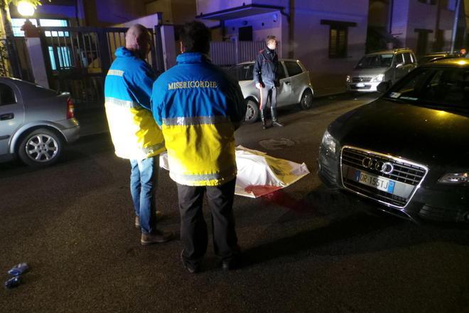 Giovane trovato morto in via Rapezzi, forse vittima di un’auto pirata 