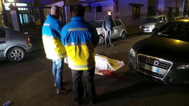 Giovane trovato morto in via Rapezzi, forse vittima di un’auto pirata