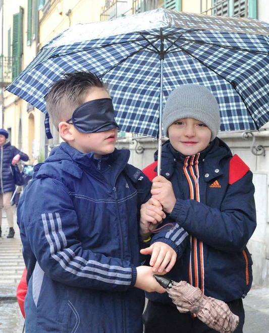 Disabili per un giorno Slalom tra le barriere del centro 