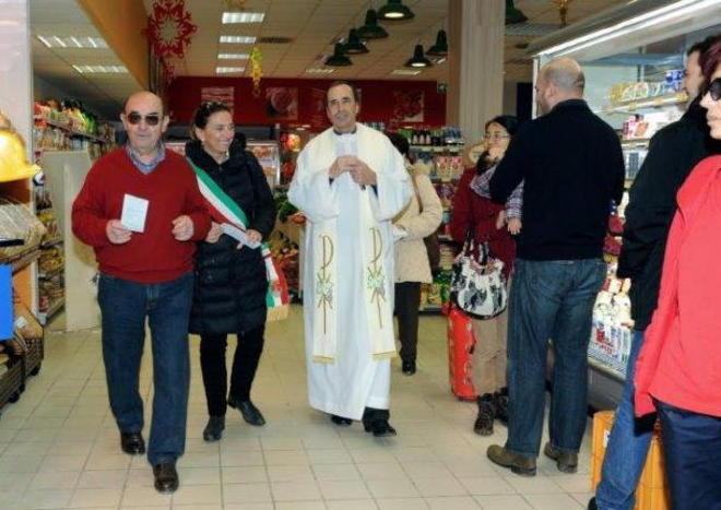 Riaperto il supermercato Simply 