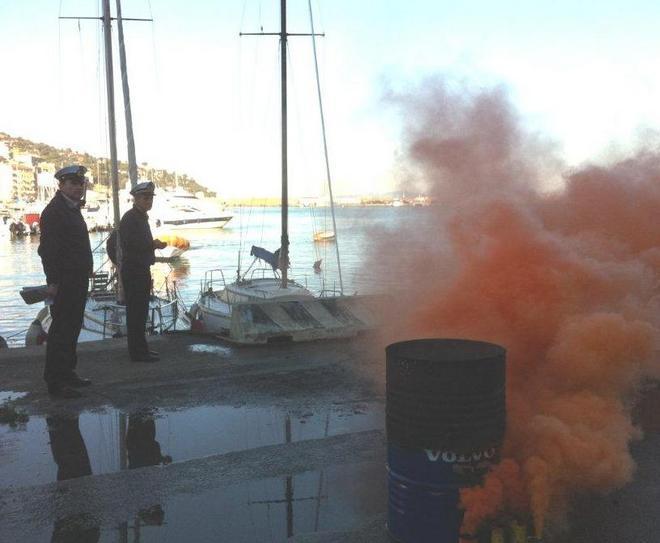 Allarme incendio in banchina La Guardia costiera si esercita