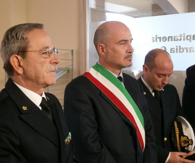 Municipale e guardia costiera al porto