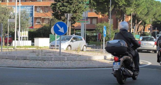 Incidente in scooter, ragazzo grave 