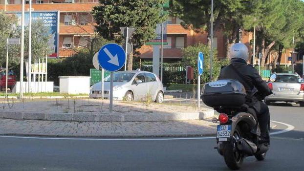 Incidente in scooter, ragazzo grave