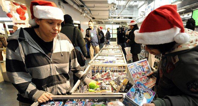 Shopping più corto e low cost È il Natale al tempo della crisi 