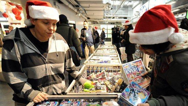 Shopping più corto e low cost È il Natale al tempo della crisi