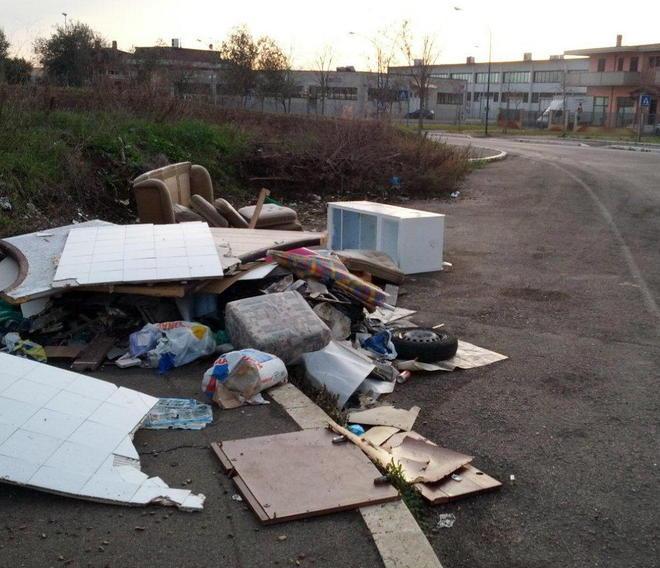 I mesi passano, la sporcizia in città resta 