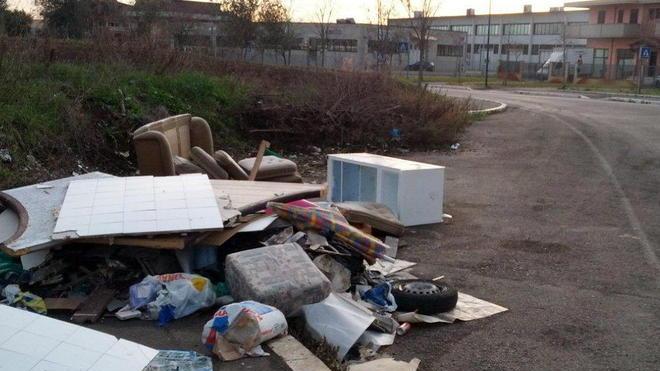 I mesi passano, la sporcizia in città resta