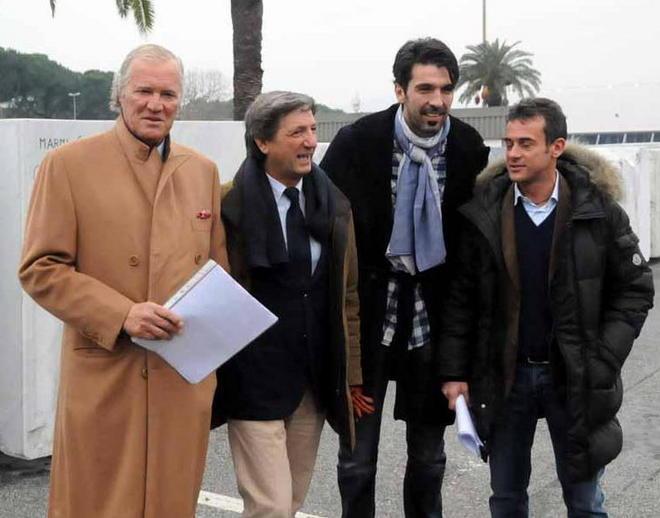 Buffon: trattative per due esterni di difesa 
